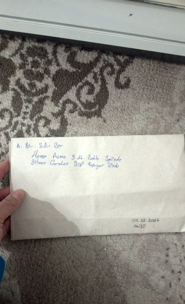 zincir markette calisan genc kiz kendisine asik 19561175 6170 m