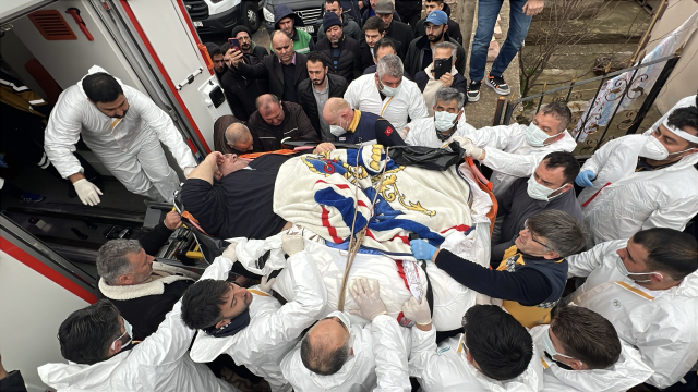 300 kilo adami duvari kirip ozel ekiple evden 19563375 8358 m