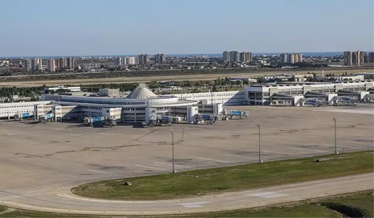 Antalya'da uçak mı düştü, uçak hangi firmaya aiti yaralanan ölen var mı?