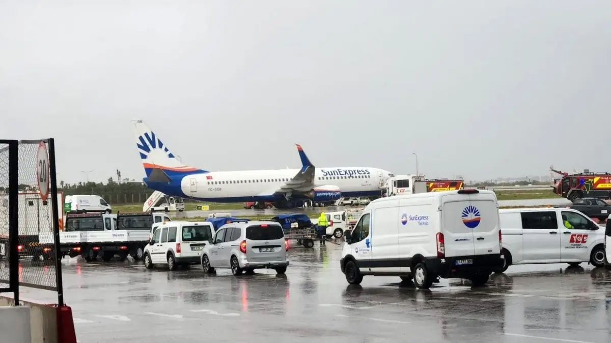 Antalya Havalimanı'nda korkutan kaza ucuz atlatıldı