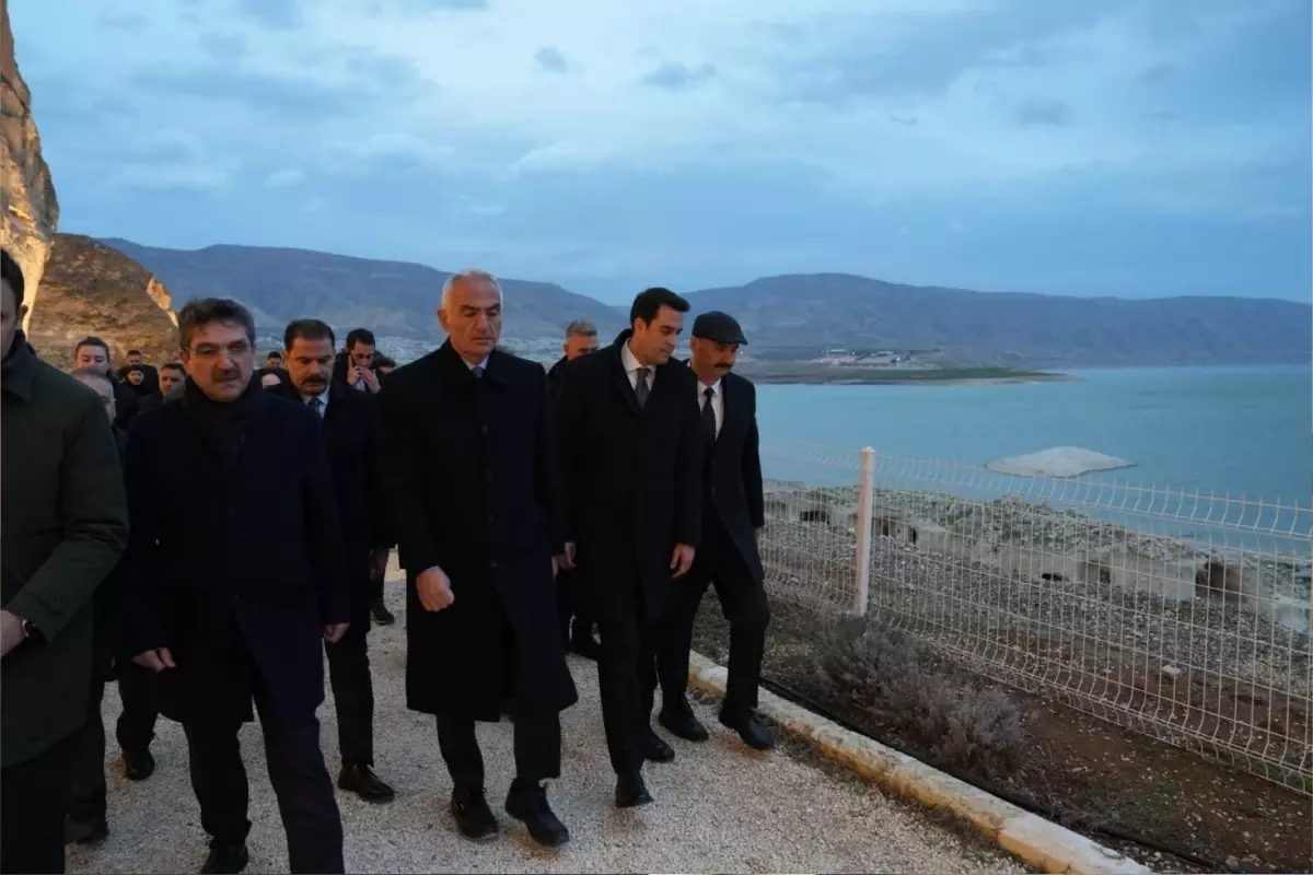Bakan Ersoy, Hasankeyf'te ve Sason'da sahaya indi