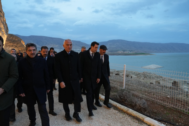Bakan Ersoy, Hasankeyf'te ve Sason'da sahaya indi