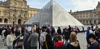 Fransa'daki Louvre Müzesi'nde 'bilet dolandırıcılığı' şebekesi çökertildi