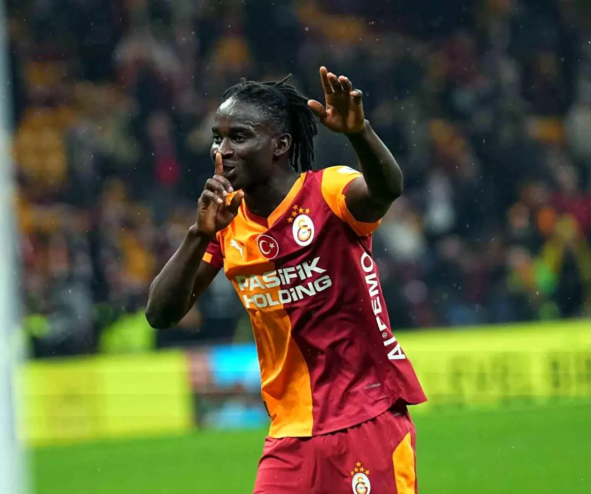 Galatasaray'da maç sonu üçlüsü Renato Nhaga'dan
