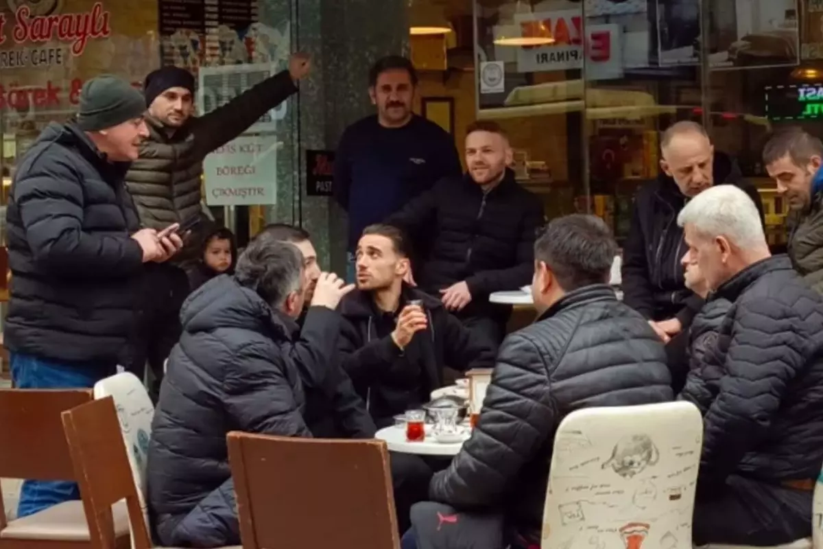 Galatasaray'ın yıldızı mahallesini ziyaret etti! İşte nedeni