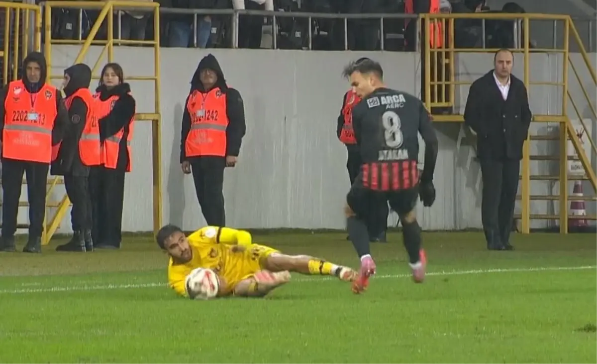 İstanbulspor, Arca Çorum FK'yı deplasmanda 3-2 mağlup etti