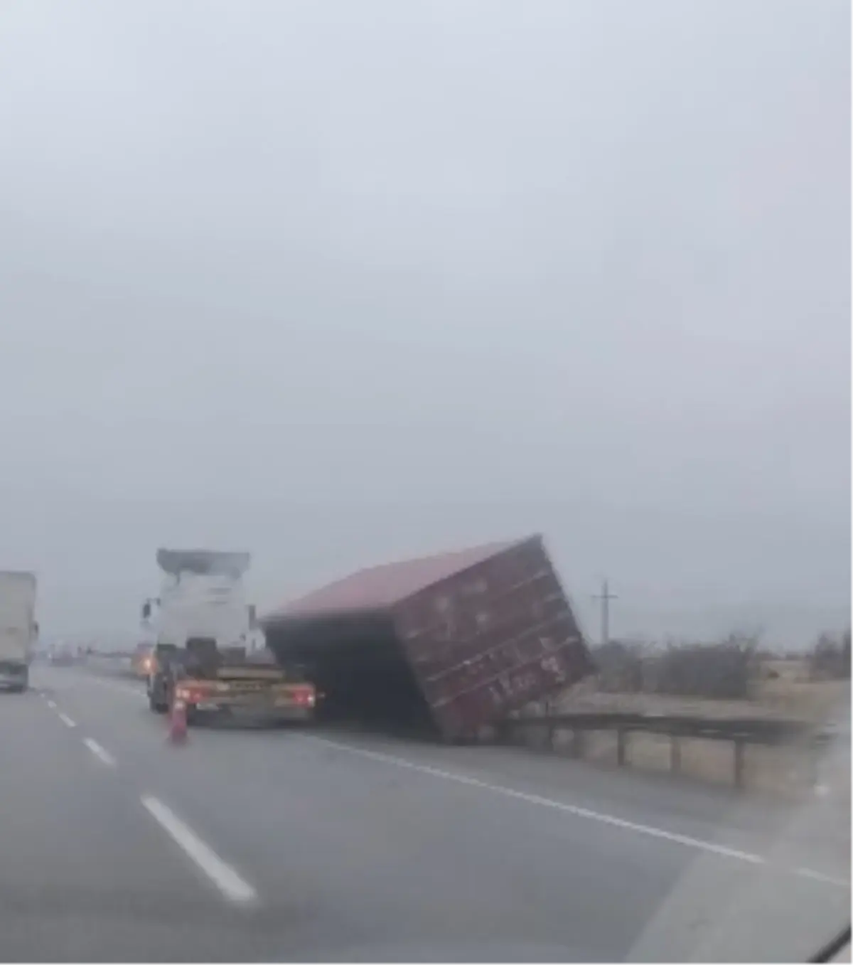 Kayseri'de kuvvetli rüzgar etkili oldu