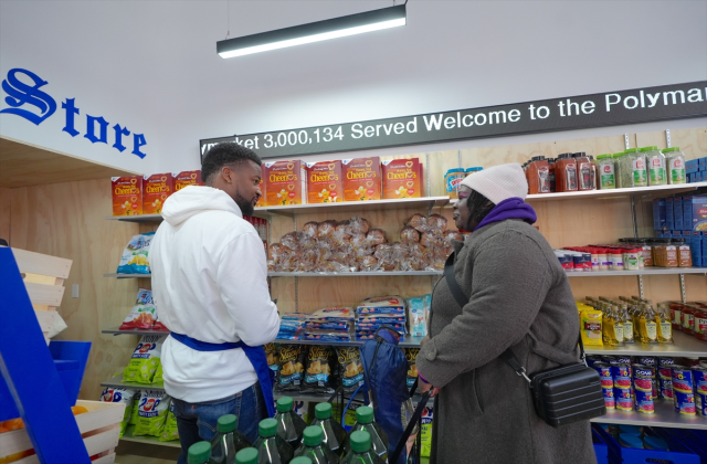 The first free market in the city opened! They filled their bags without paying a single cent