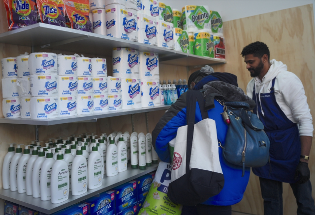 The first free market in the city opened! They filled their bags without paying a single cent