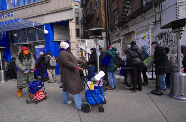 The first free market in the city opened! They filled their bags without paying a single cent