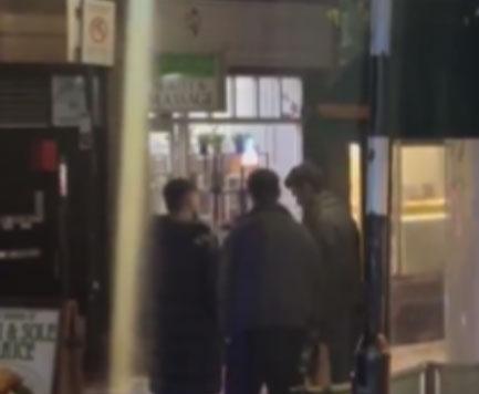 Moments when Kıvanç Tatlıtuğ met with his fan on the streets of London attracted attention