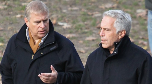 Kraliyet ailesinde büyük skandal! Kraliçe'den Epstein skandalı sonrası cüzdana sarılmış