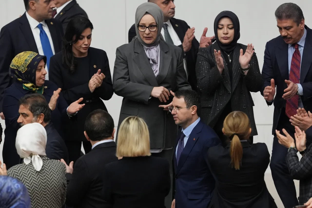 kursude yumruk kuliste tebrik chp li 2 isme 19562880 3975 m