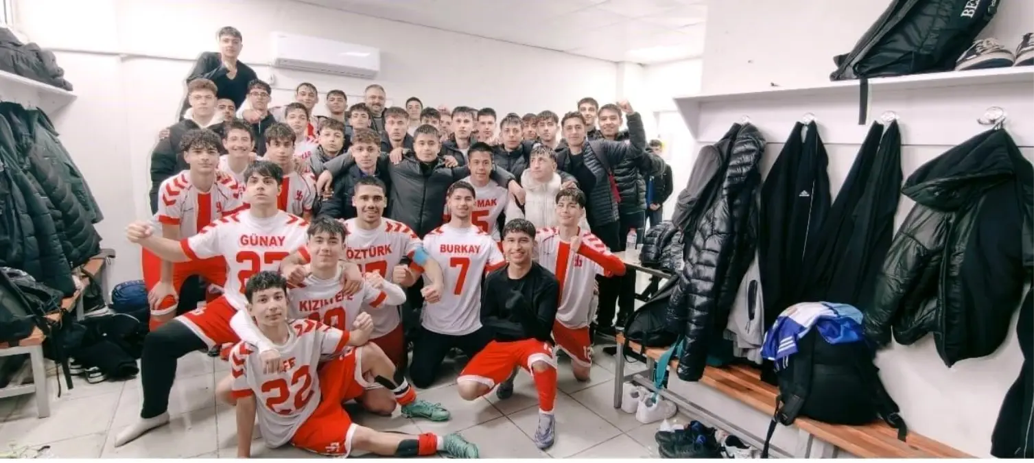 Liselilerin kavga çıkan maçında centilmenlik kazandı