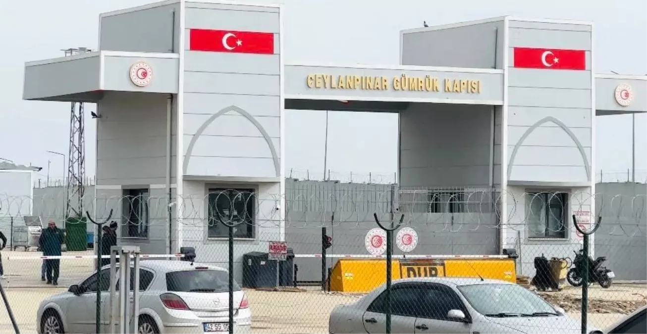 STK temsilcileri kapatılacak gümrük kapıları için sınırda toplandı