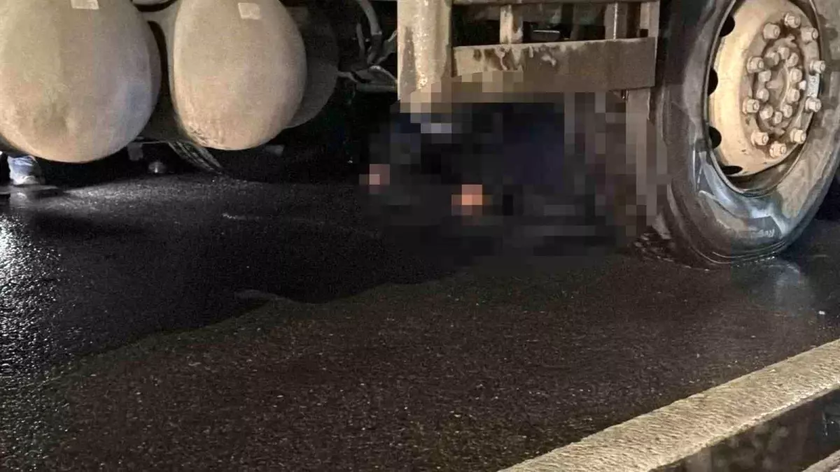 Üsküdar'da feci kaza: Karşıya geçmek isteyen kadın kamyonun altında kaldı