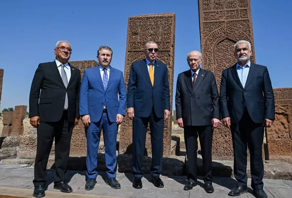 "Yeni bir arayış içindeler" iddiası! Cumhur İttifakı ortağından açıklama var