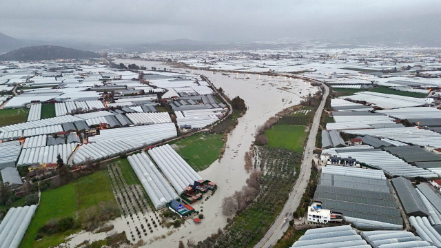 74 kilograms of rain in 24 hours! Water rose to chest level, citizens were rescued by boat