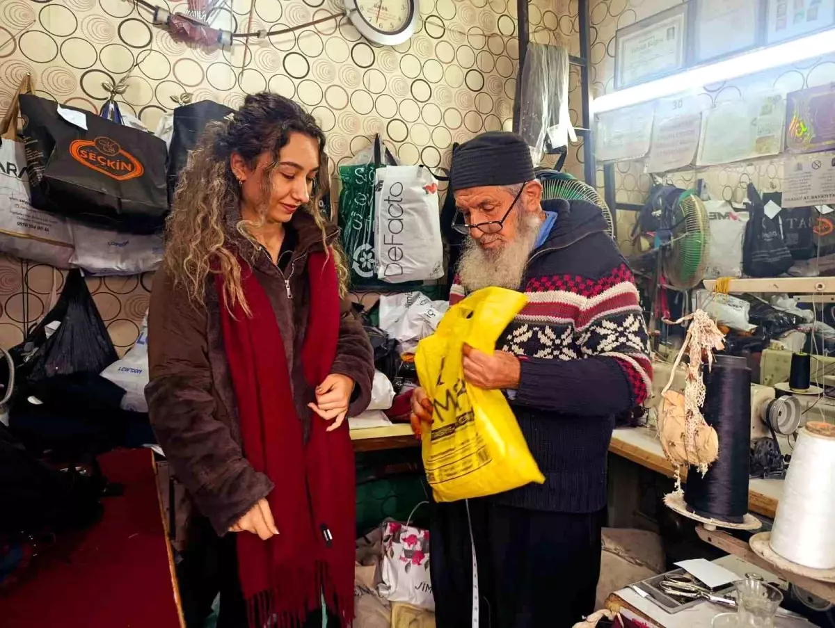 83'lük terzi, ilk günkü aşkla mesleğini sürdürüyor