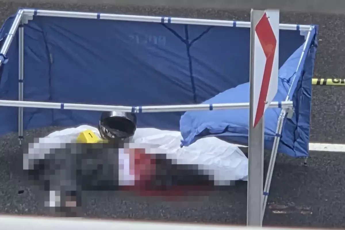 Ankara'da feci kaza: Bariyere çarpan motosikletli sürücünün üstünden otobüs geçti