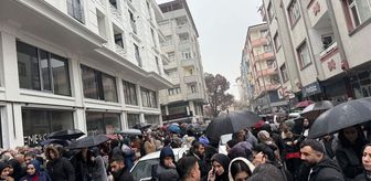 AVM açılışında büyük izdiham! Kent halkı akın etti, yol trafiğe kapandı, ekipler etten duvar ördü