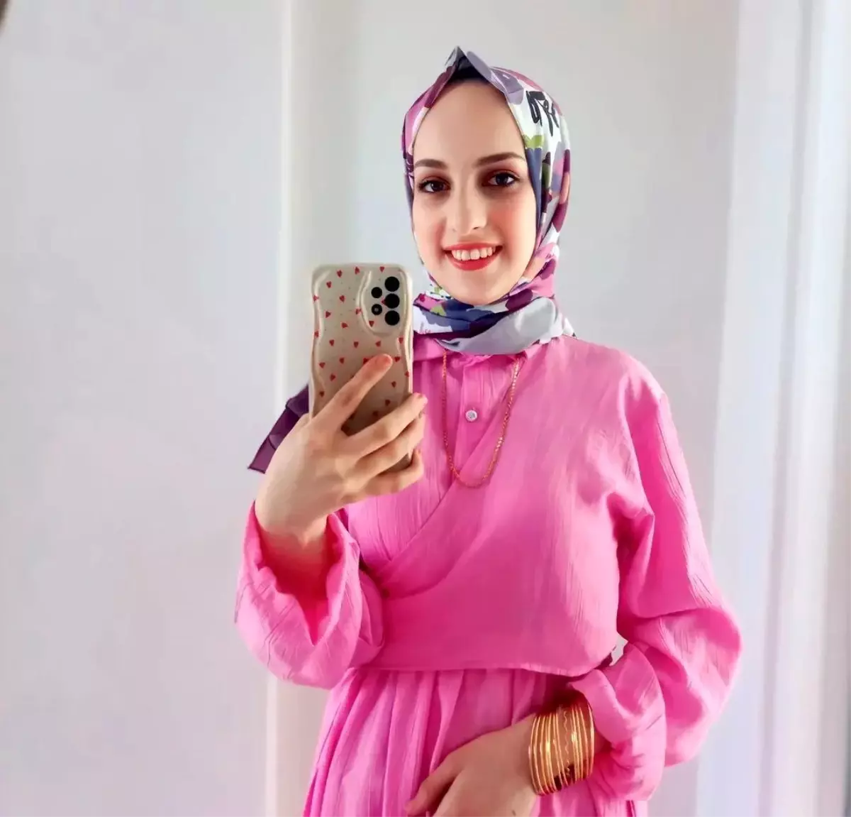 Beyoğlu'nda korkunç ölüm: Evinin 5'inci katından düşen genç kız hayatını kaybetti