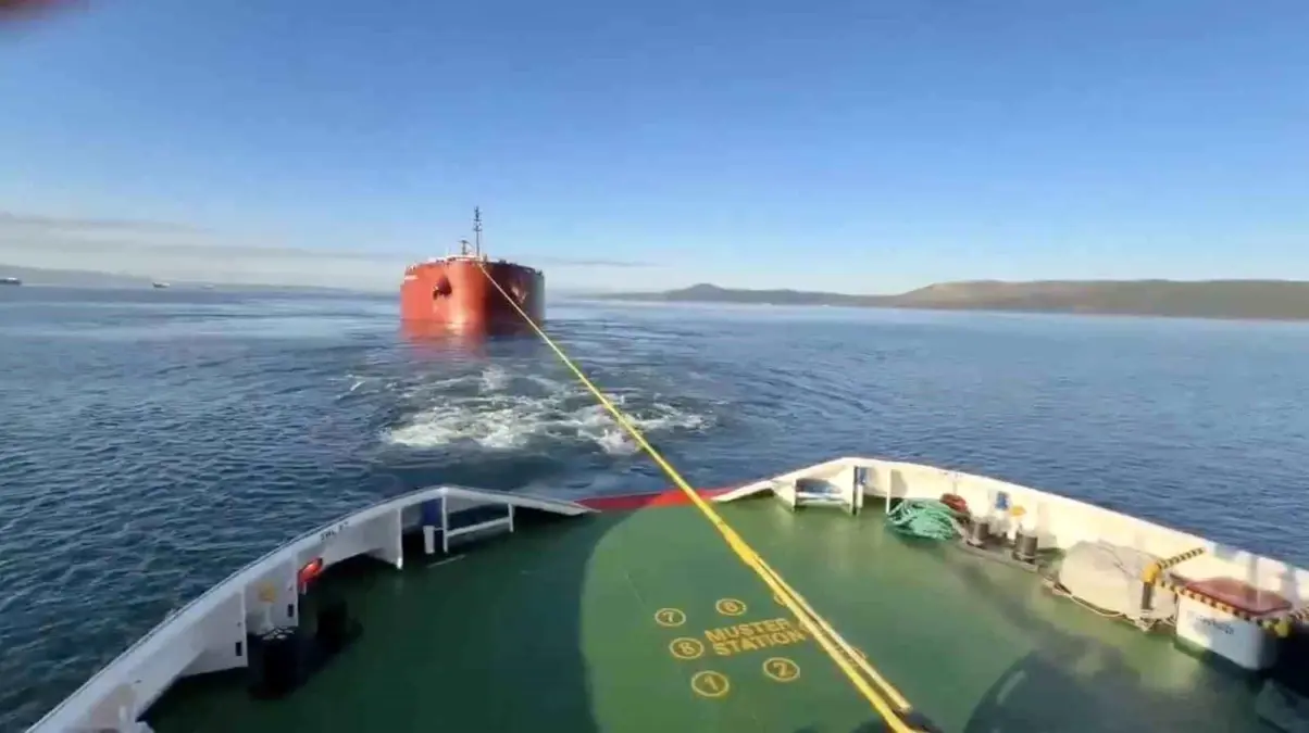 Çanakkale Boğazı'nda dökme yük gemisi makine arızası yaptı