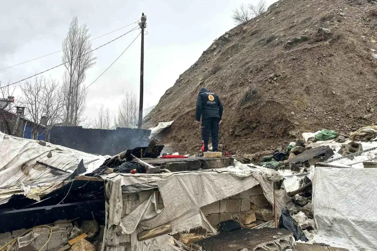 Çatak'ta tandır evi çöktü: Babaanne ile torunu yaralandı