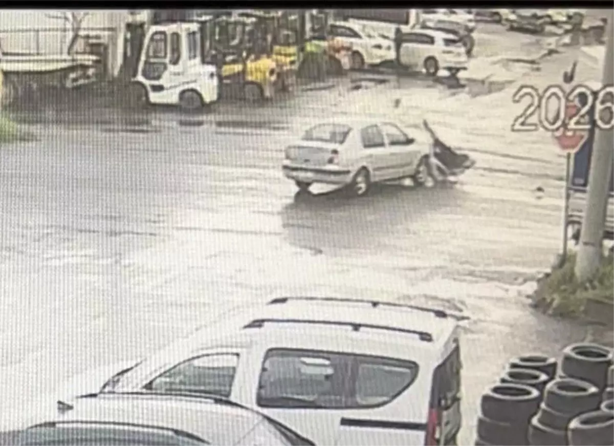 Çorlu'da otomobille çarpışan motosikletli yaralandı: Kaza anı kamerada