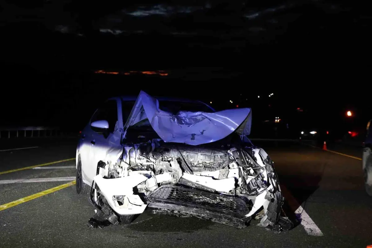 Elazığ'da iki otomobil çarpıştı: 1'i ağır 3 yaralı