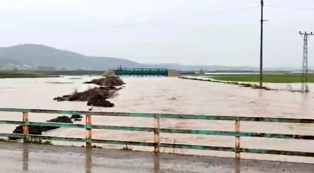 İslahiye'de sağanak sonrası ev ve tarlaları su bastı