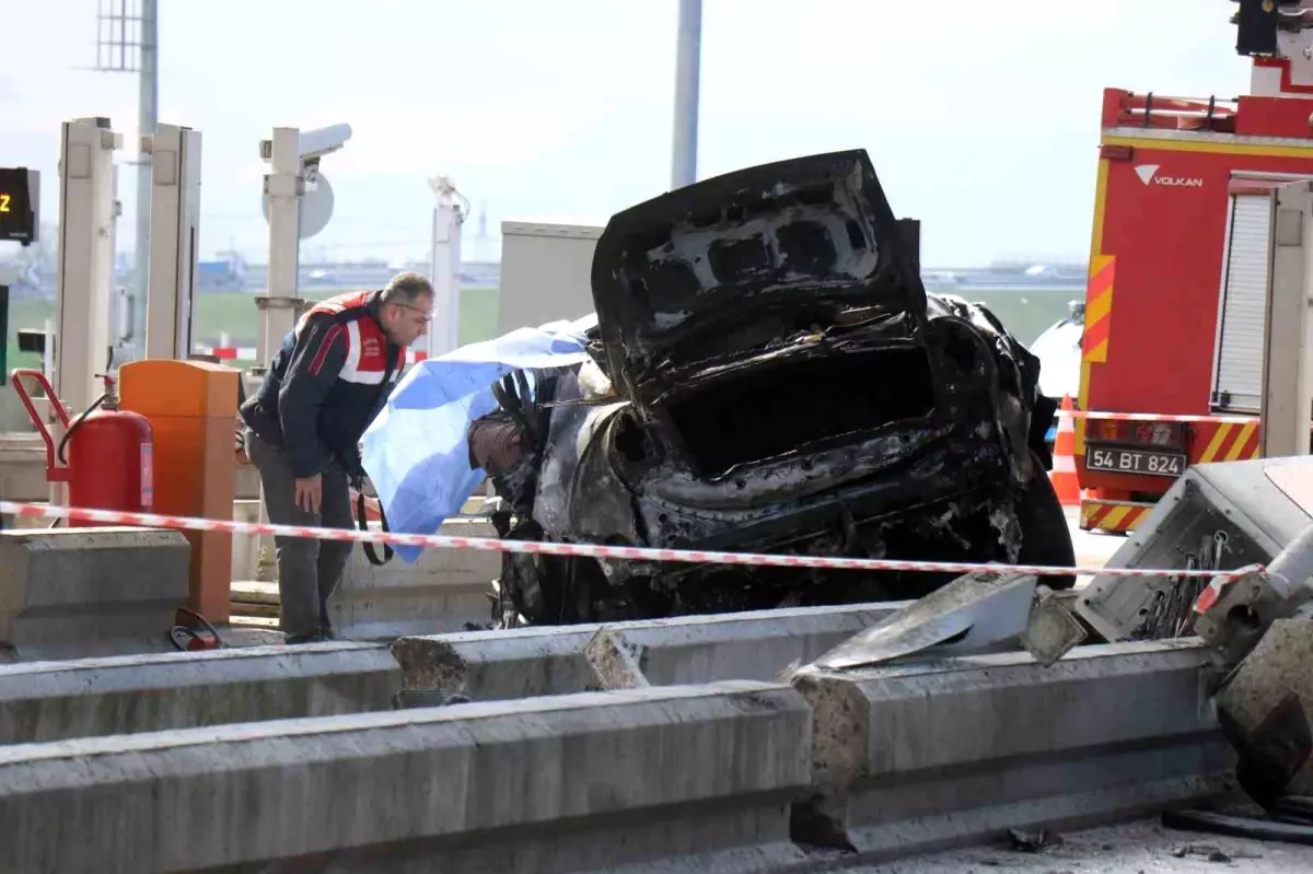 KMO'da feci kaza: Bariyerlere çarptı alev aldı, sürücü olay yerinde hayatını kaybetti