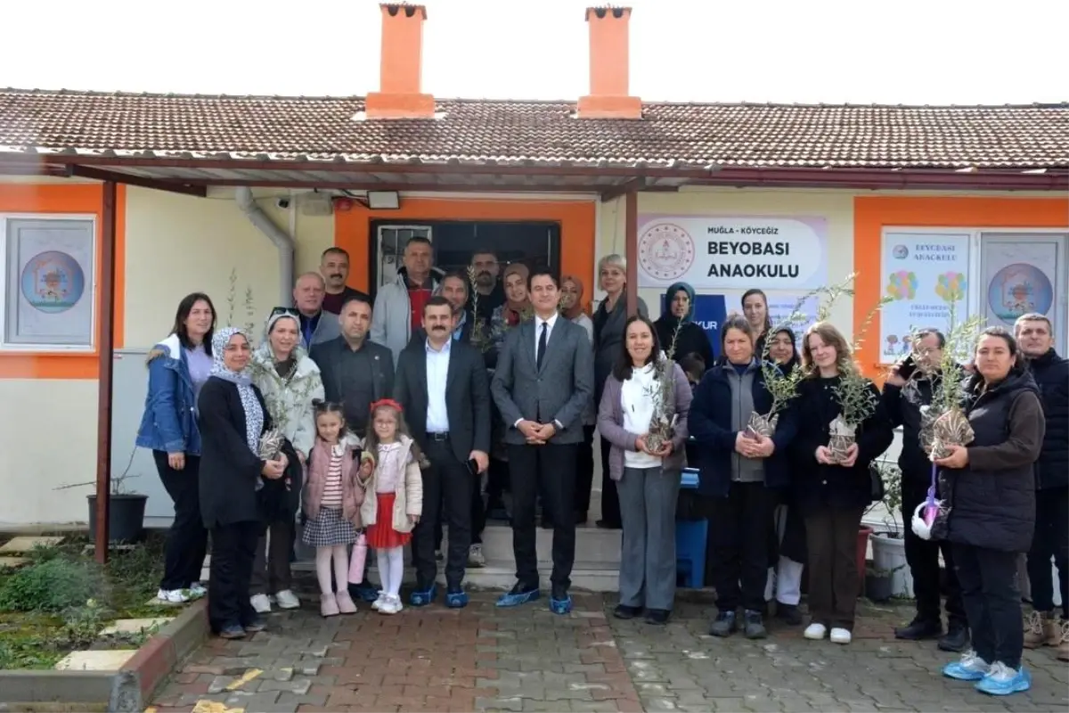 Köyceğiz Beyobası Anaokulu'nda zeytin yetiştiriciliği eğitimi ve fidan dağıtımı