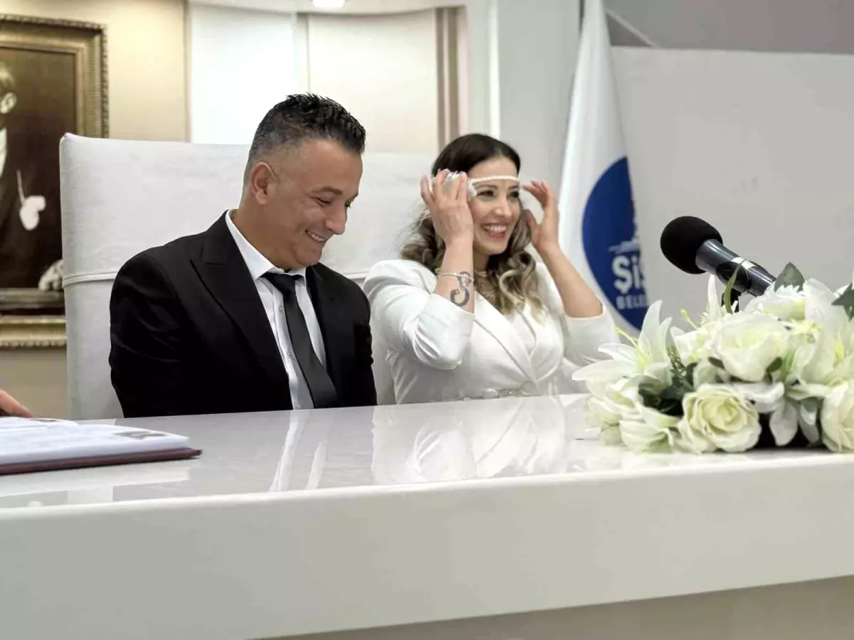 Nikah salonlarında '14 Şubat' yoğunluğu: 14 çift 'Sevgililer Günü'nde evlendi