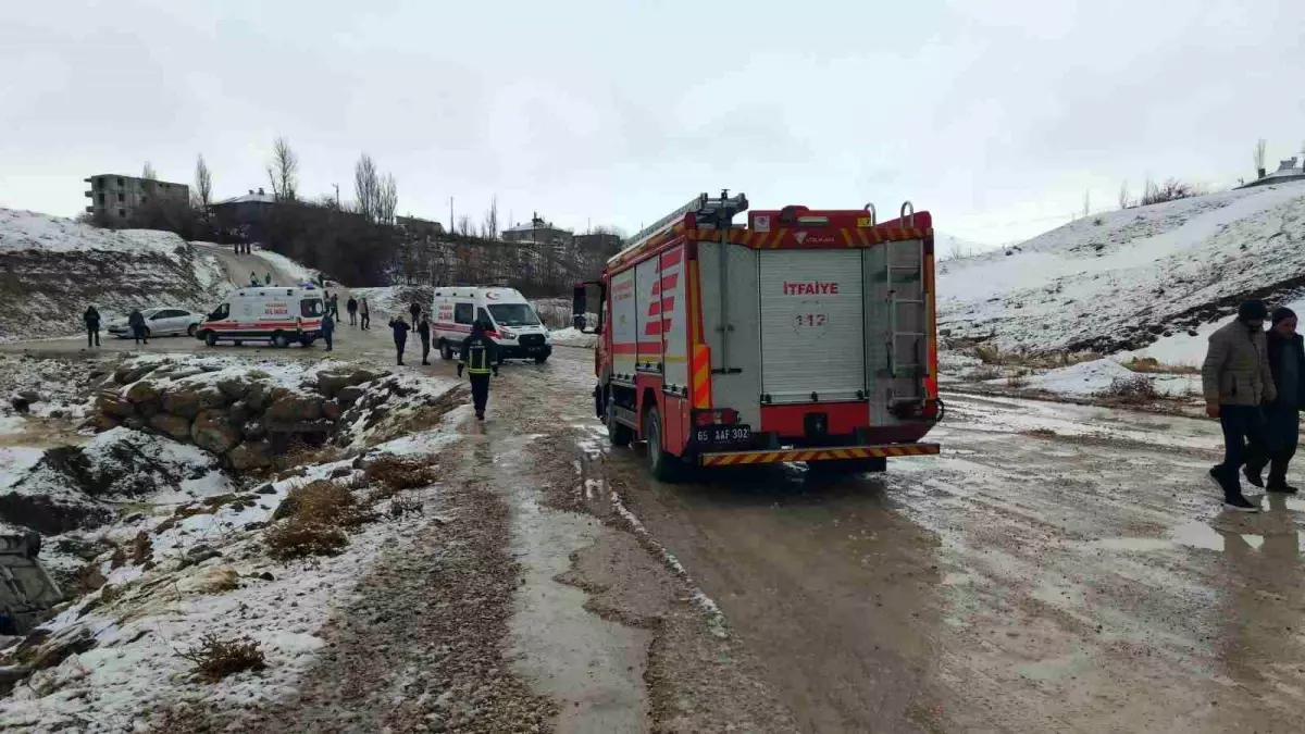 Van'da otomobil dereye uçtu: 3 yaralı