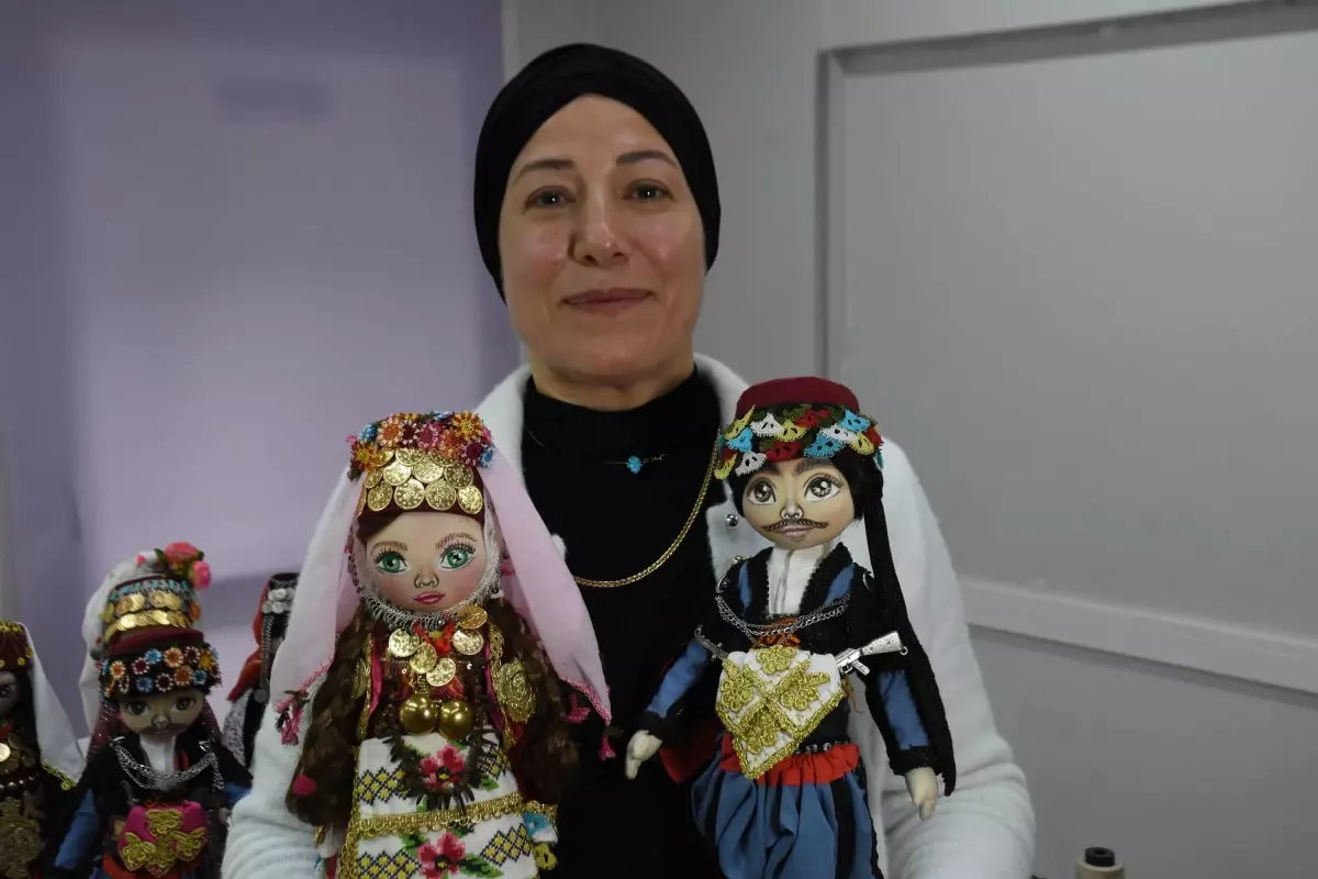 Yöresel kıyafetleri bez bebeklerde yaşatıyor