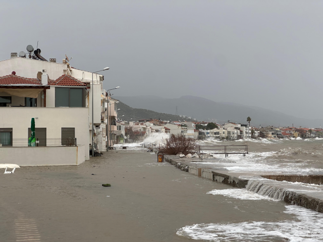ayvacik ta kara ile deniz birlesti 19570056 3776 m
