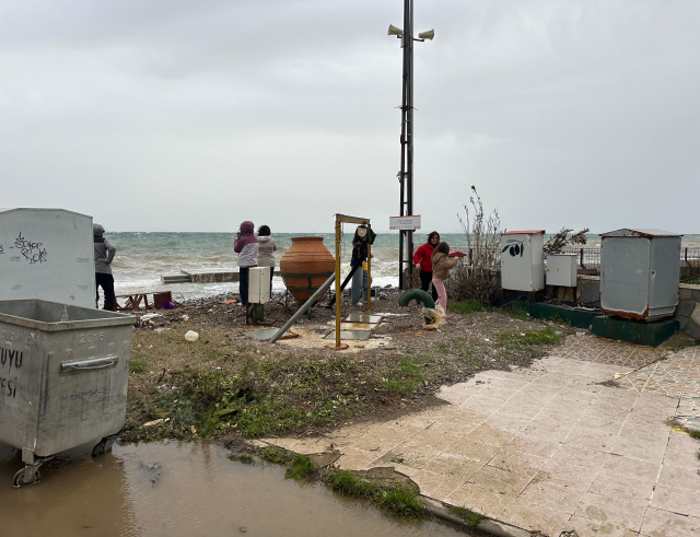 ayvacik ta kara ile deniz birlesti 19570056 6599 m