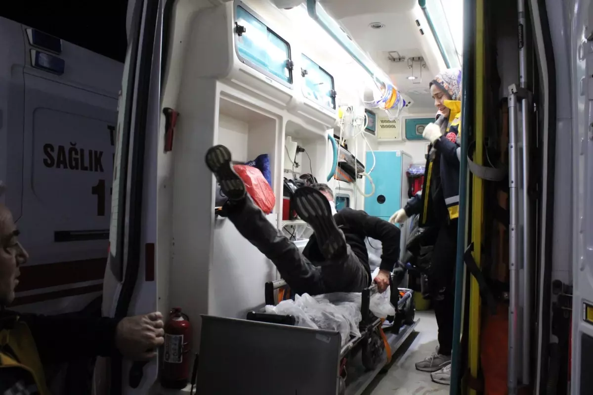 Bıçaklı kavgada yaralandı, hastanede sedyeden atlayıp basın mensuplarına saldırdı