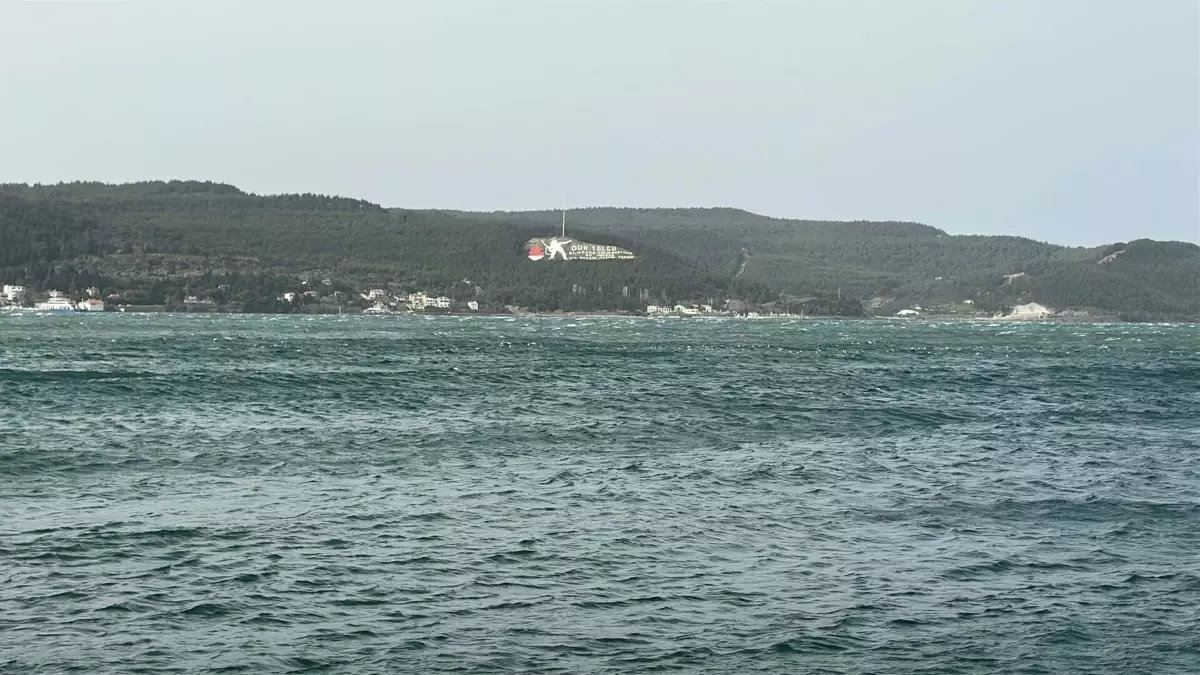 Çanakkale Boğazı fırtına nedeniyle çift yönlü ulaşıma kapatıldı
