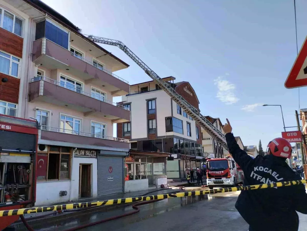 Çatı katı alevlere teslim oldu