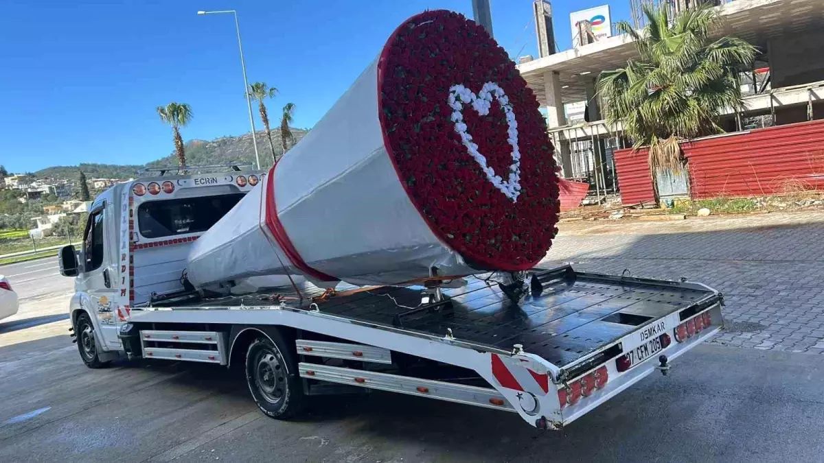 Çekicinin vincini 777 gülle donatıp eşine sürpriz yaptı