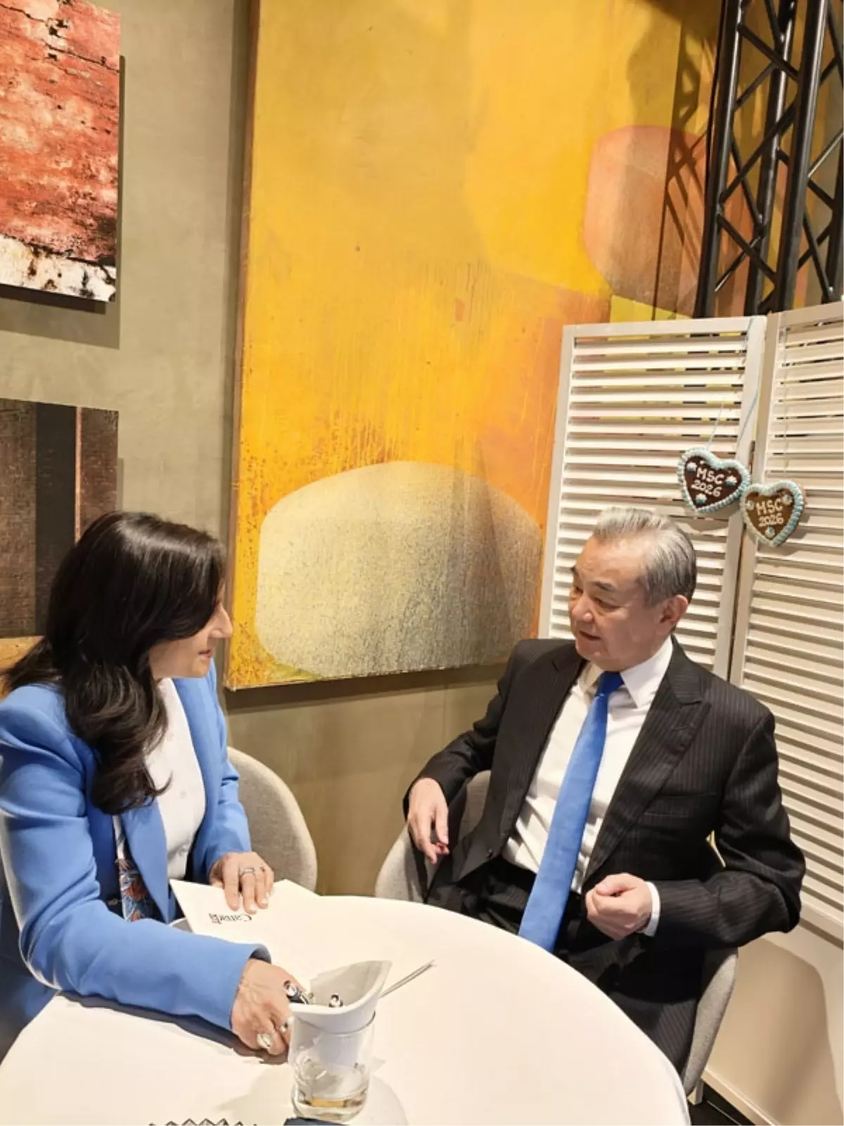 Çin Dışişleri Bakanı Wang, Kanadalı mevkidaşı Anand ile görüştü