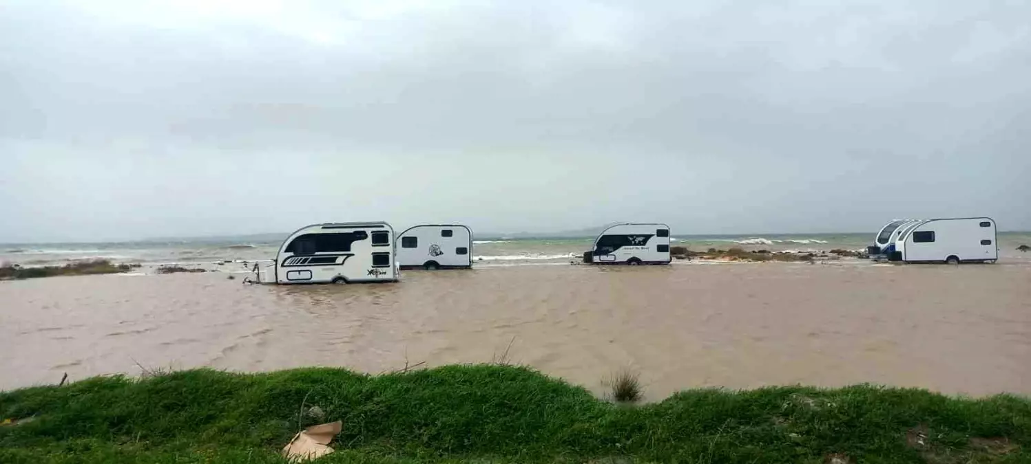 Ezine'de karavanlar su altında kaldı