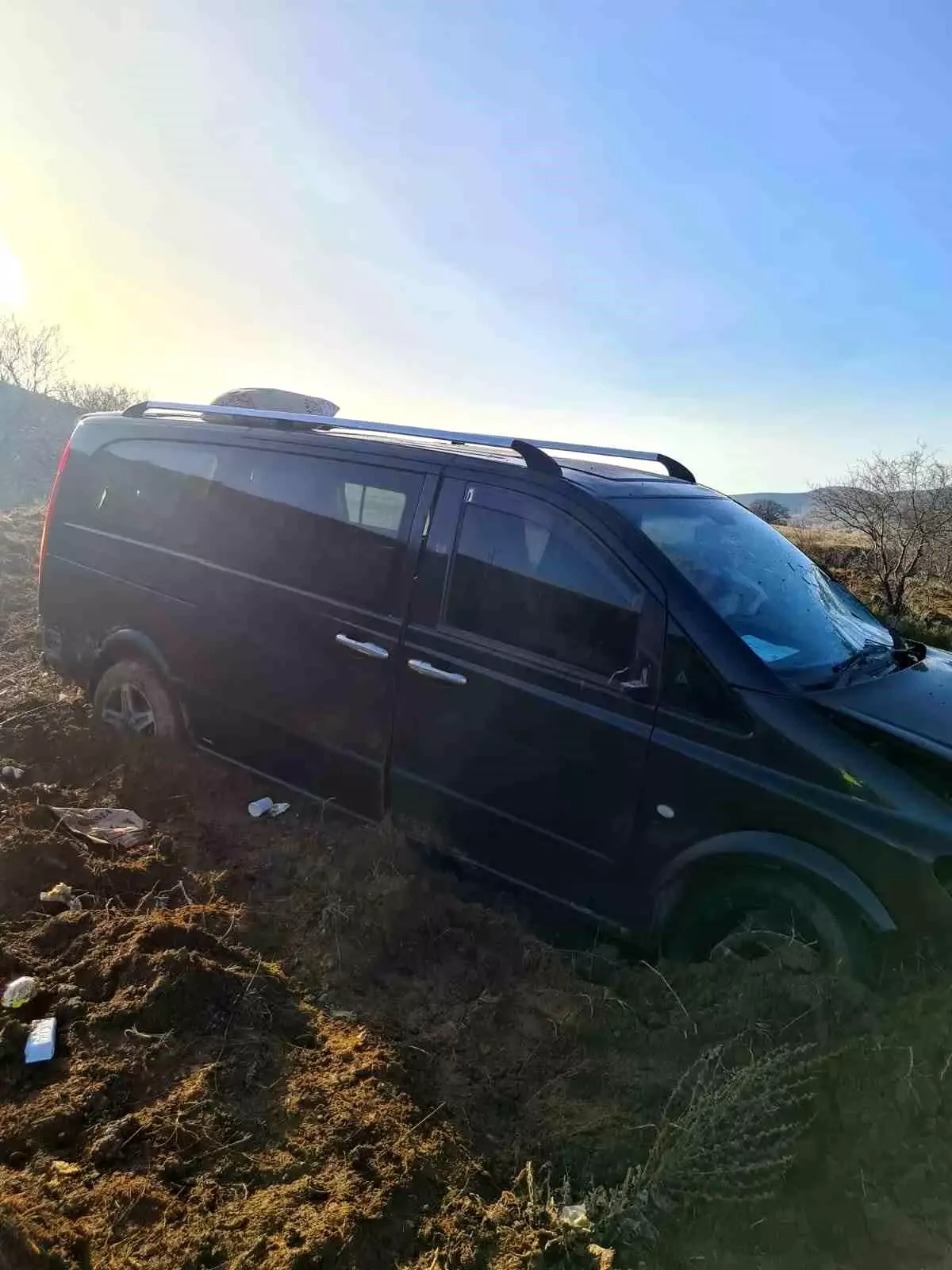 Isparta'da kontrolden çıkan araç şarampole uçtu: 10 yaralı