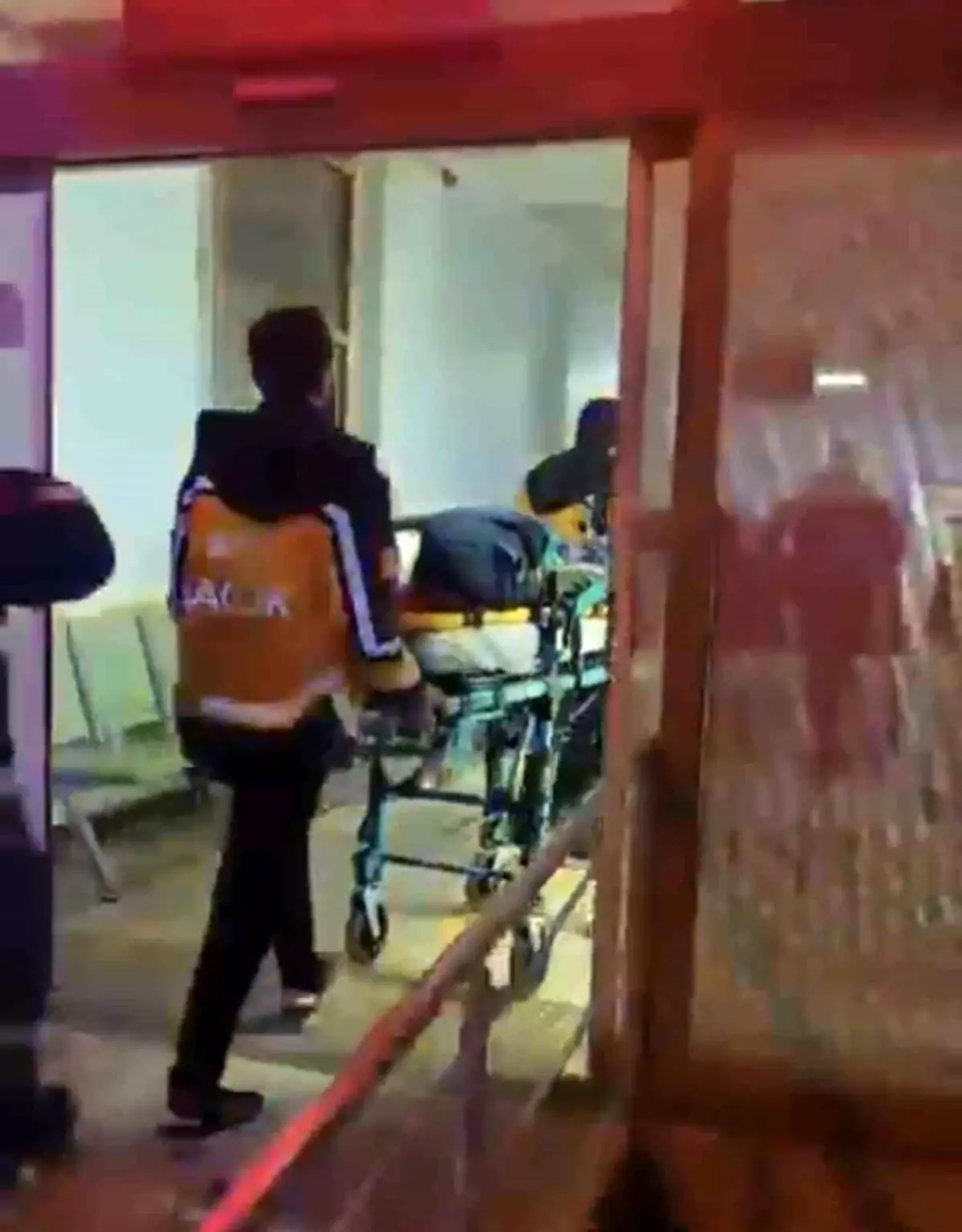 Kamyonet şarampole yuvarlandı: 5 yaralı