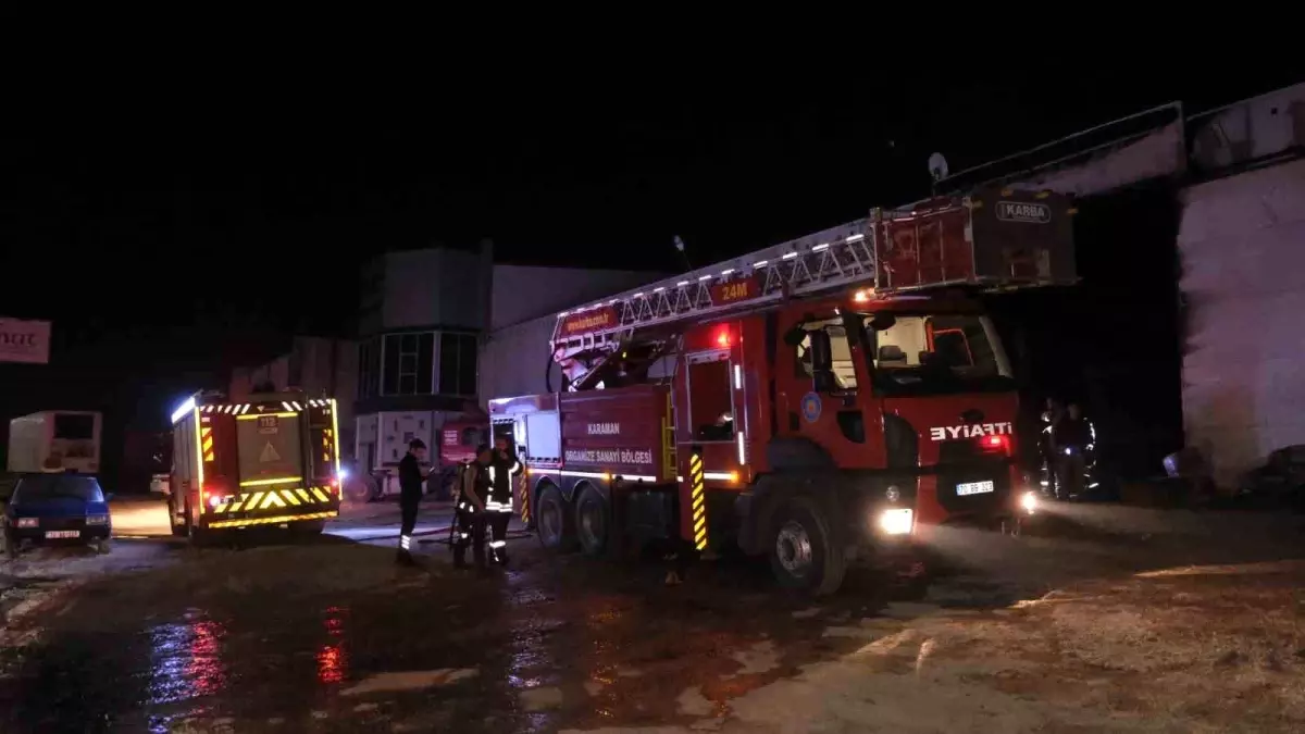 Karaman'da dorse üretim fabrikasında yangın paniği