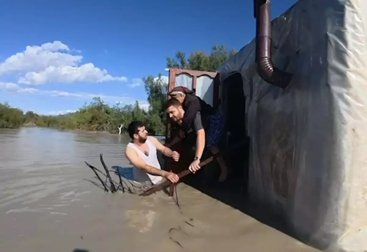 Muğla'da su basan barakada mahsur kalan 90 yaşındaki kadını AFAD kurtardı