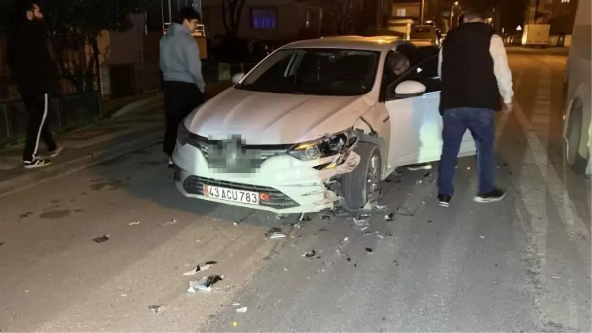 Otomobil ile motosiklet kafa kafaya çarpıştı: 2 yaralı