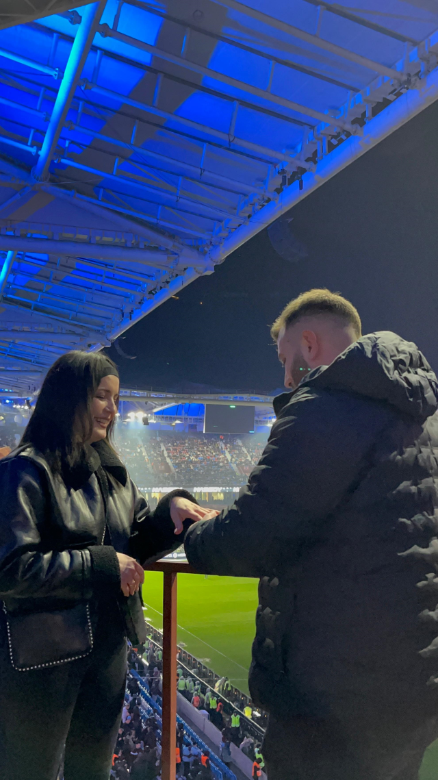 sakin sakin mac izlerken hayatinin en mutlu 19570077 1045 m